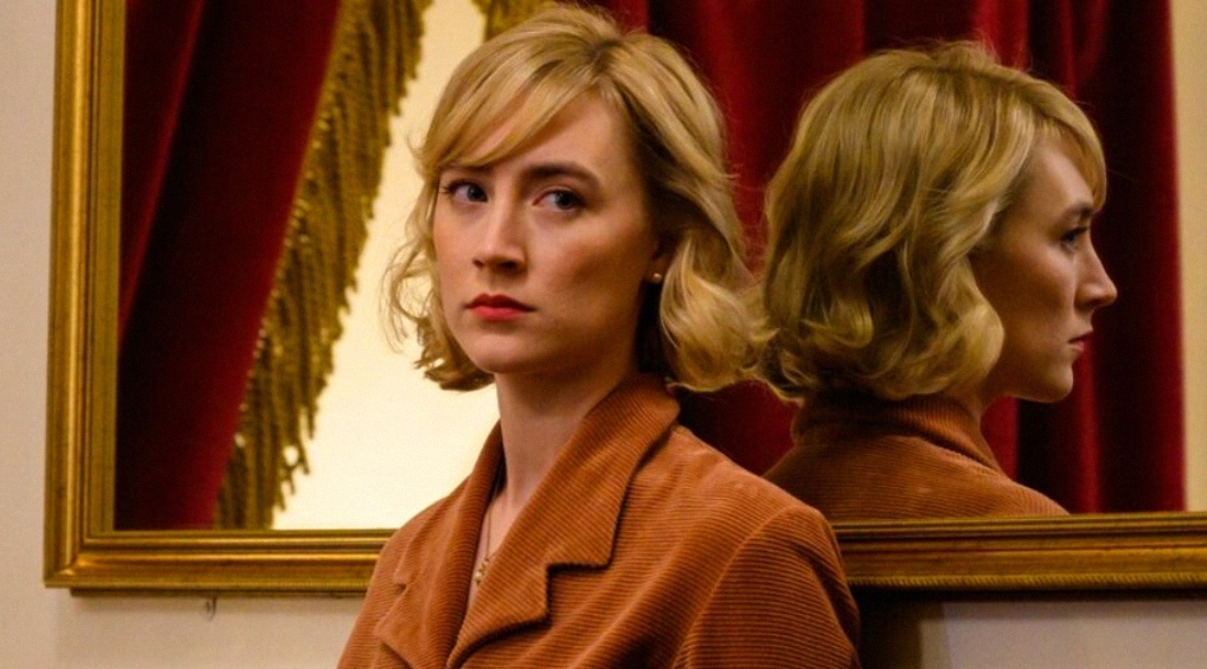 Сирша Ронан в фильме «Смотрите, как они бегут» (2022)