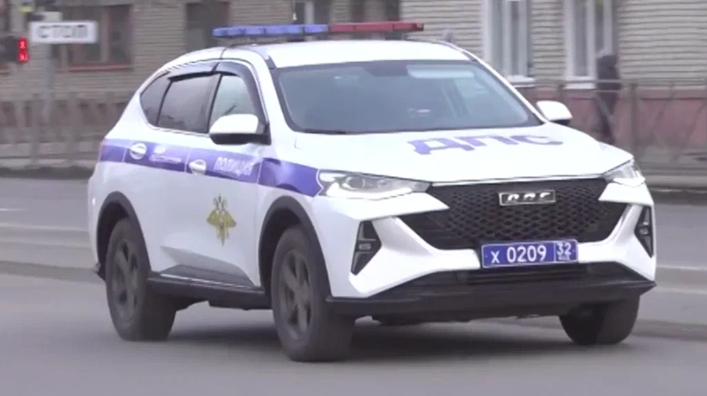 В Клинцах временно ограничили движение и стоянку транспорта