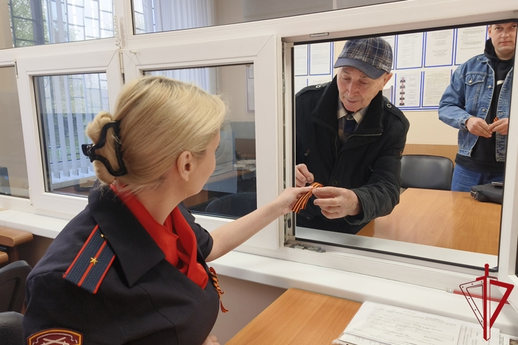 Акцию «Георгиевская ленточка» поддержали росгвардейцы