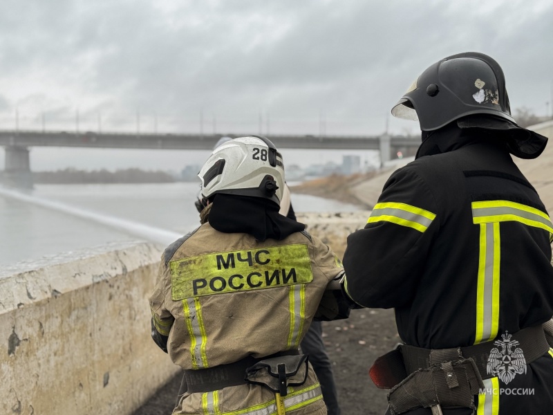 Сотрудники МЧС России отработали действия по забору воды из водоемов