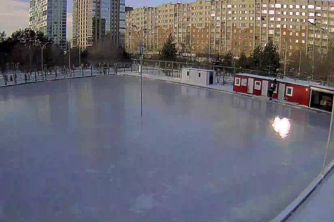 Полиция в нарымском сквере. Нарымский сквер каток. Каток в Нарымском сквере, Новосибирск. Каток в Нарымском сквере в Новосибирске 2022. Каток на набережной Новосибирск 2023.