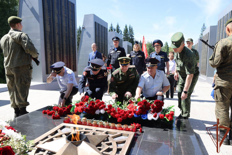 Мероприятия ко Дню памяти и скорби, прошли в Сибирском округе Росгвардии