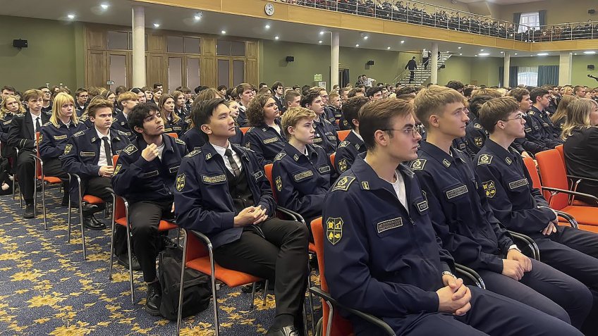 Час с героем