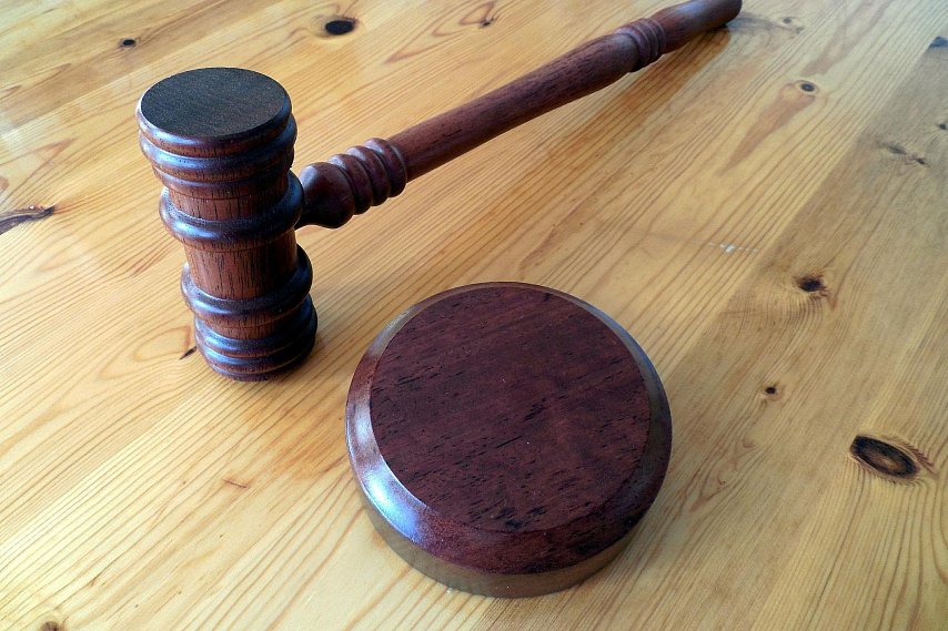 Губкинка предстанет перед судом за кражу украшений у пожилой женщины