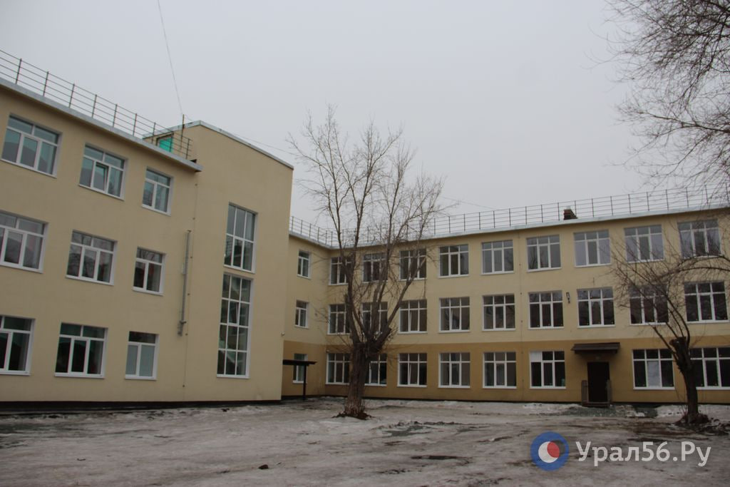 Здание школы, фото из архива