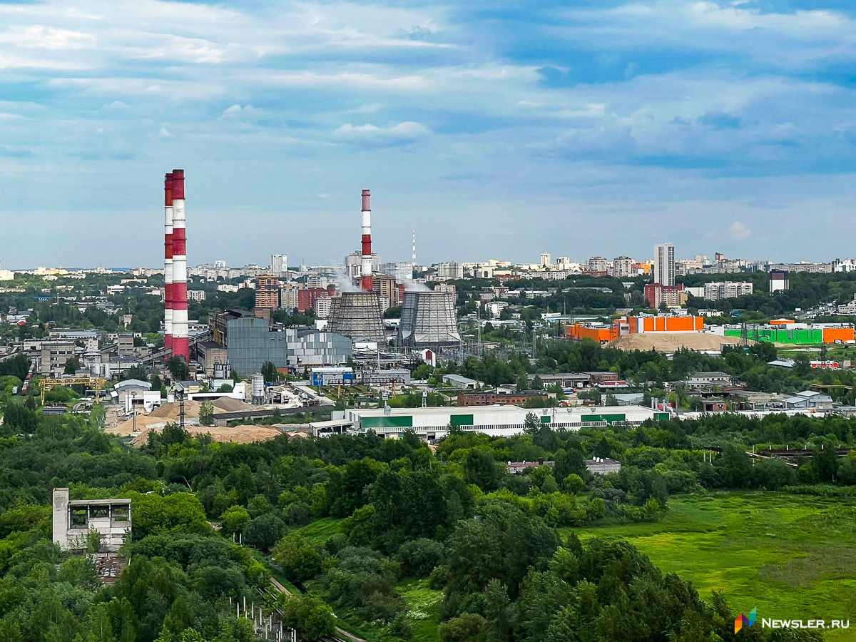 Буря в кирове. Омск загрязнение. завод первого мая киров с воздуха. завод канди в кирове. заводы загрязняют воздух.