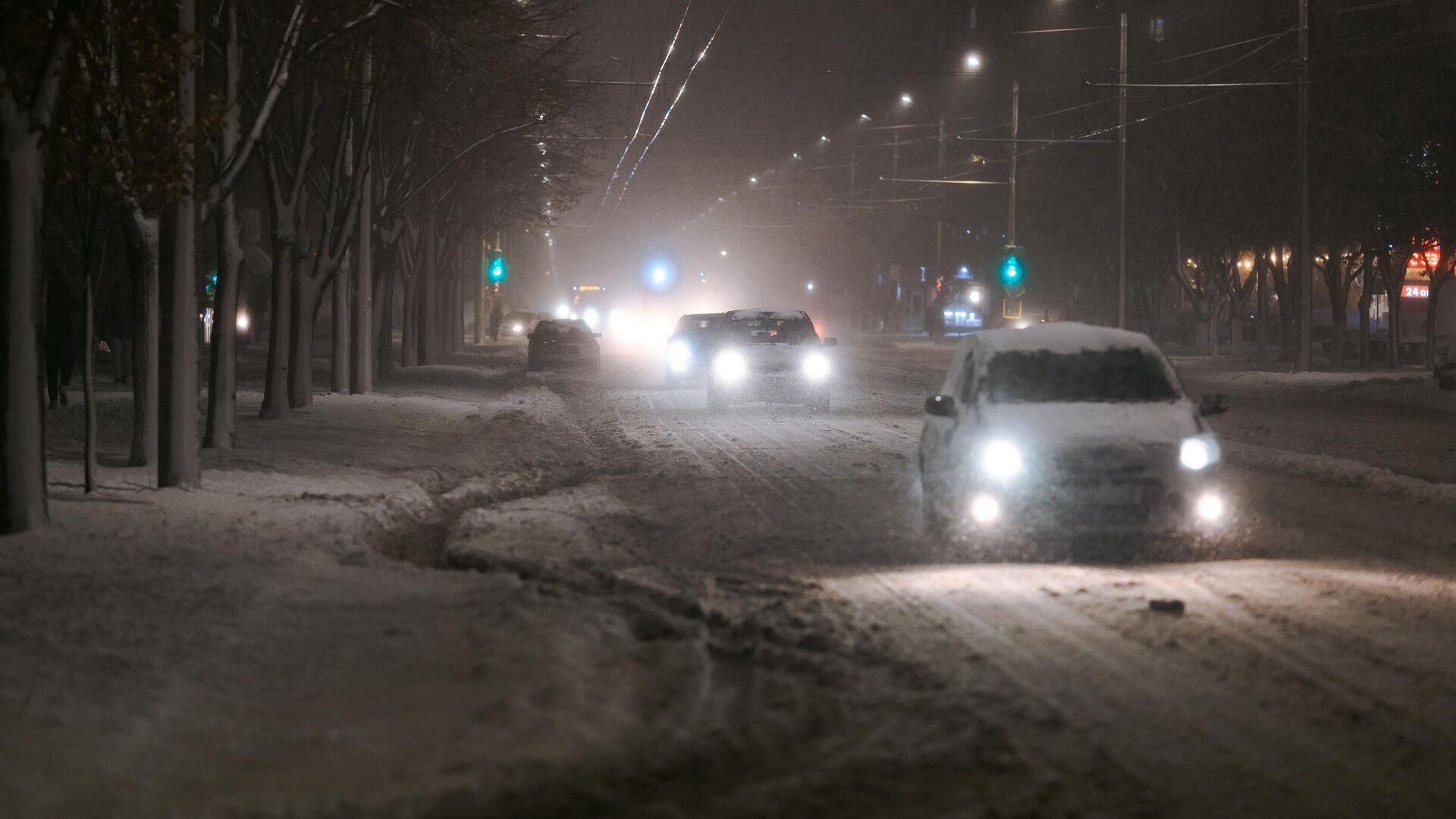 снегопад в кишиневе 2017 апрель. снег в молдове в бельцах. снегопад в молдове. снег в молдавии. снегопад в молдове в апреле 2016.