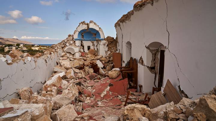 Школы опустели, окна магазинов разбиты: В Греции произошло землетрясение. Что известно к этому часу