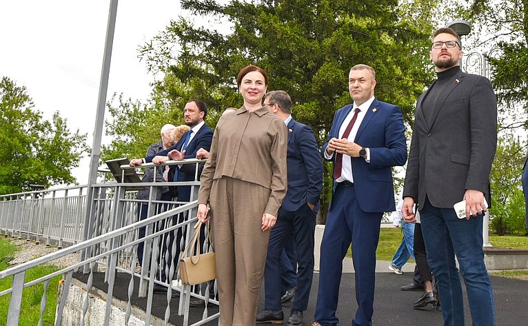 Сенаторы посетили парк в Барнауле в рамках рабочей поездки в Алтайский край