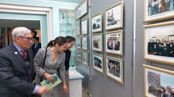Участники выставки. Фото: пресс-служба Чувашского государственного университета