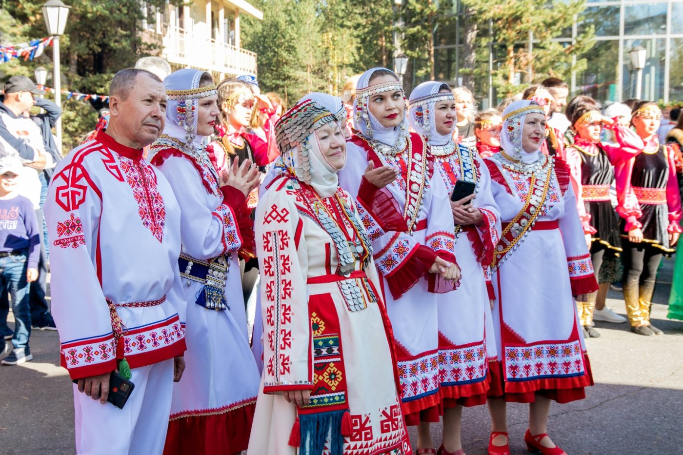 Русско чувашские песни. Чуваши белорусы. Свадебные традиции белорусов. Чувашская свадьба. Чувашская невеста.