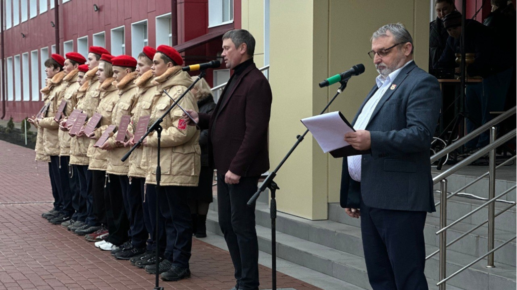 В брянском поселке Любохна увековечили память героя СВО Ивана Никишонкова
