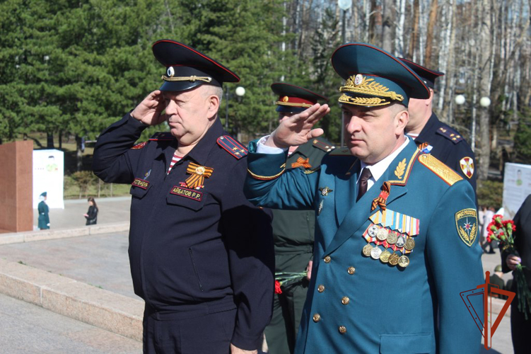 Начальник Управления Росгвардии по Томской области в День Победы почтил память погибших героев Великой Отечественной войны