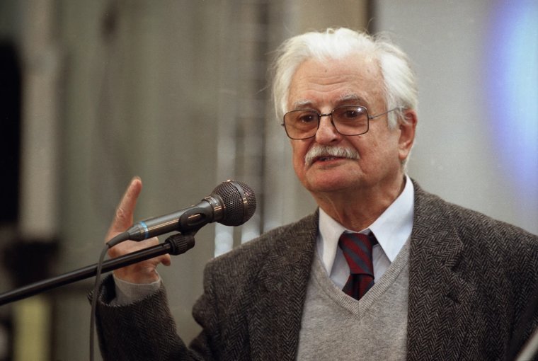 В 1978–2011 годах преподавал во ВГИКе (в 1987–2009 годах — заведующий кафедрой режиссуры художественного фильма), профессор с 1990 года