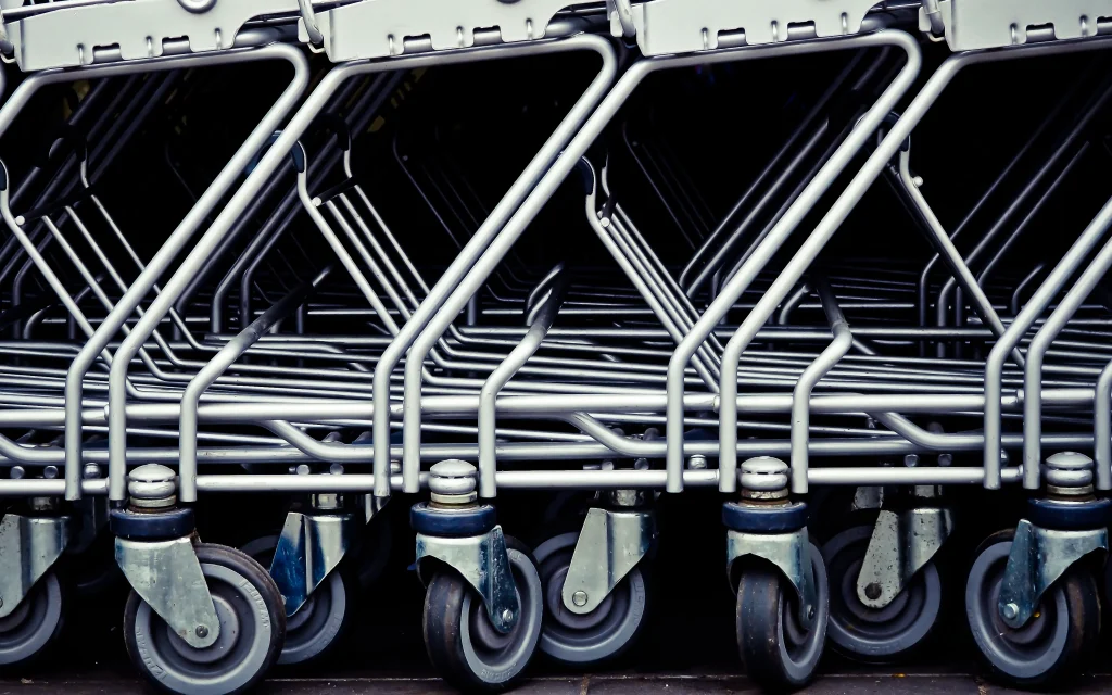 Жителей Брянской области предупредили об опасных консервах в магазинах 