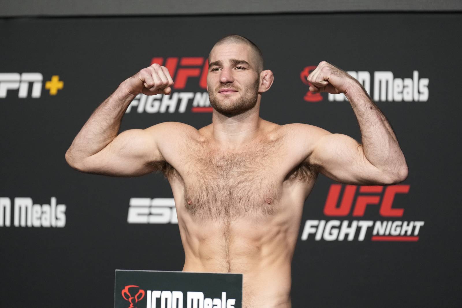 Стрикленд в феврале 2026 года подерётся с Эрнандесом