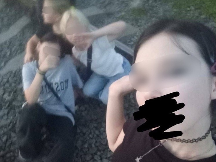 Пять девочек остановили поезд, устроив фотосессию на железной дороге в Зауралье