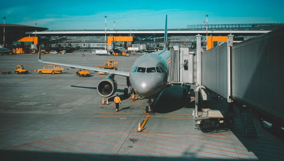 В московских аэропортах задержаны и отменены десятки рейсов