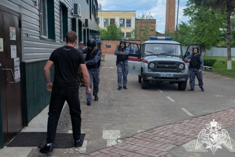 Представитель Росгвардии провёл беседу в социально-реабилитационном центре для несовершеннолетних в Воронежской области 
