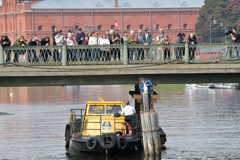 Петропавловская крепость лед плывет