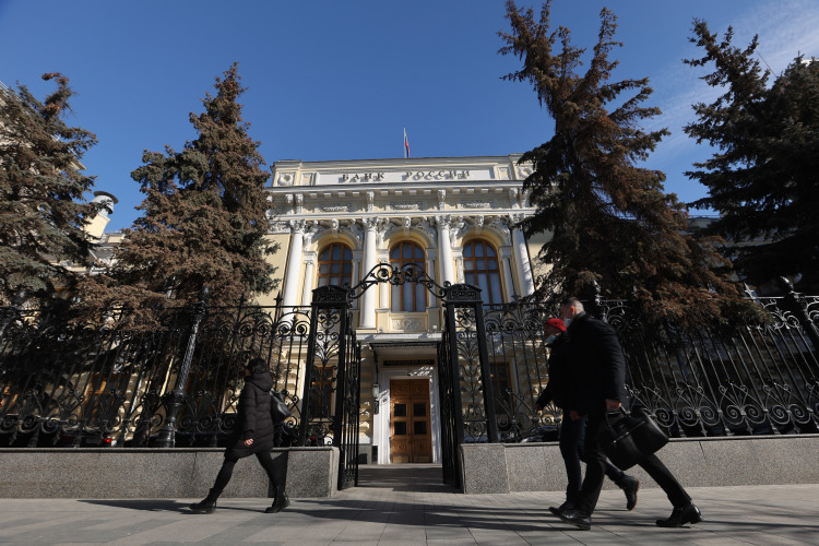 «Центробанк вновь пошел против ожиданий консенсуса, делая решения самыми непредсказуемыми среди всех ЦБ крупных стран мира, что усиливает волатильность и непредсказуемость»