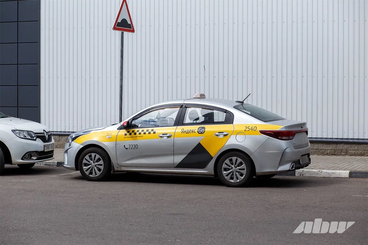 Ребенок едет в такси один: за и против. Взгляд со стороны водителей и родителей