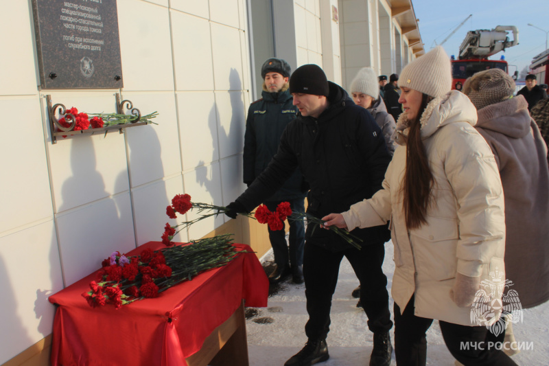 Мемориальную доску в память о спасателе Вячеславе Зыкове открыли в Томске