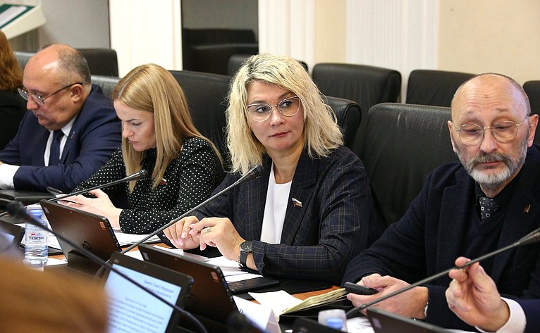 Круглый стол на тему «Стратегии и целевые установки патриотического воспитания школьников и молодежи в условия ведения ментальных войн»