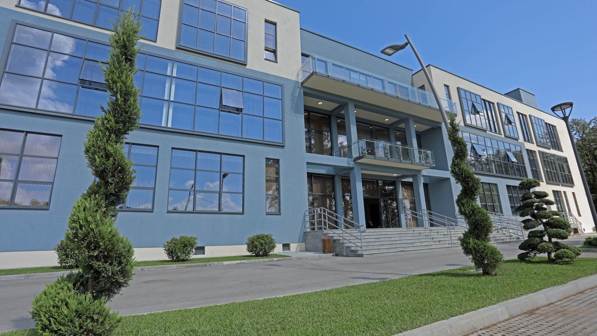 Кутаисский международный университет (КМУ) - Sputnik Грузия, 1920, 02.12.2025