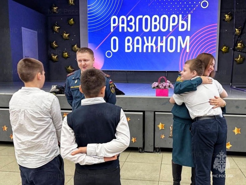 Сотрудники Юго-Восточного административного округа провели урок в рамках проекта «Разговоры о важном»