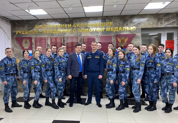 Уфсин сахалинской. Сотрудник УИС.