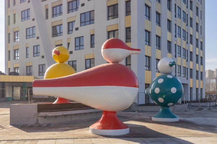 ​Арт-объект в виде гигантских уточек появился в Екатеринбурге