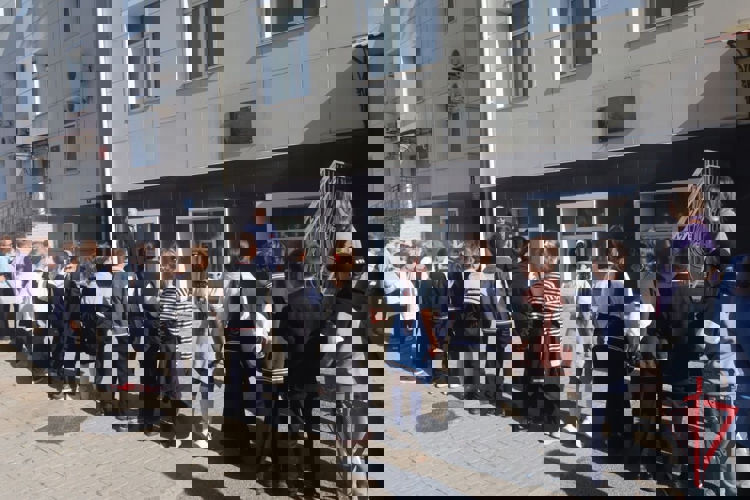 Школьники Владивостока познакомились со службой в Росгвардии