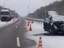 На платном автобане М-12 в Селивановском районе БМВ влетел в грузовик