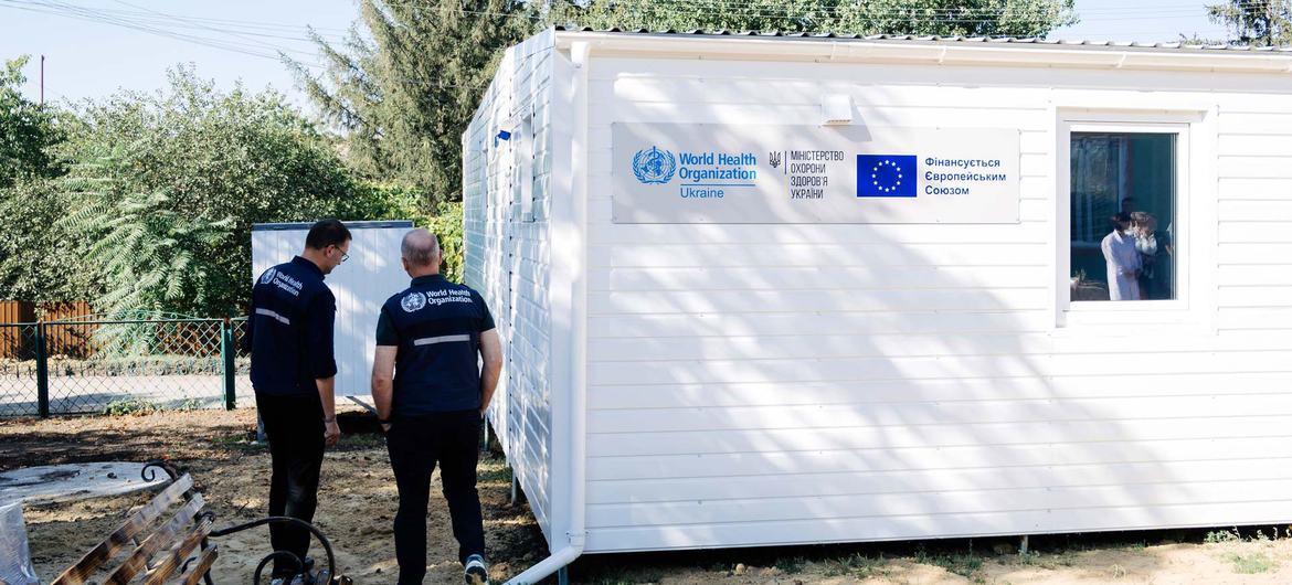 Модульные клиники построены из предварительно изготовленных сборных блоков.