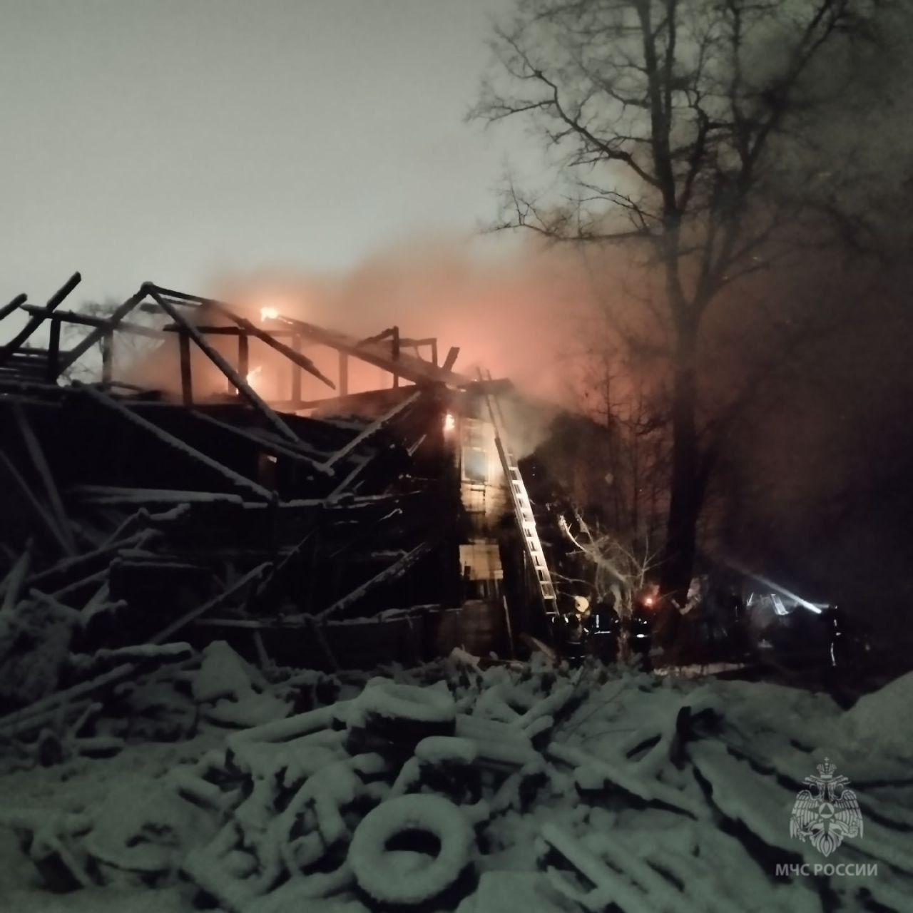 В Кирове загорелся нежилой дом