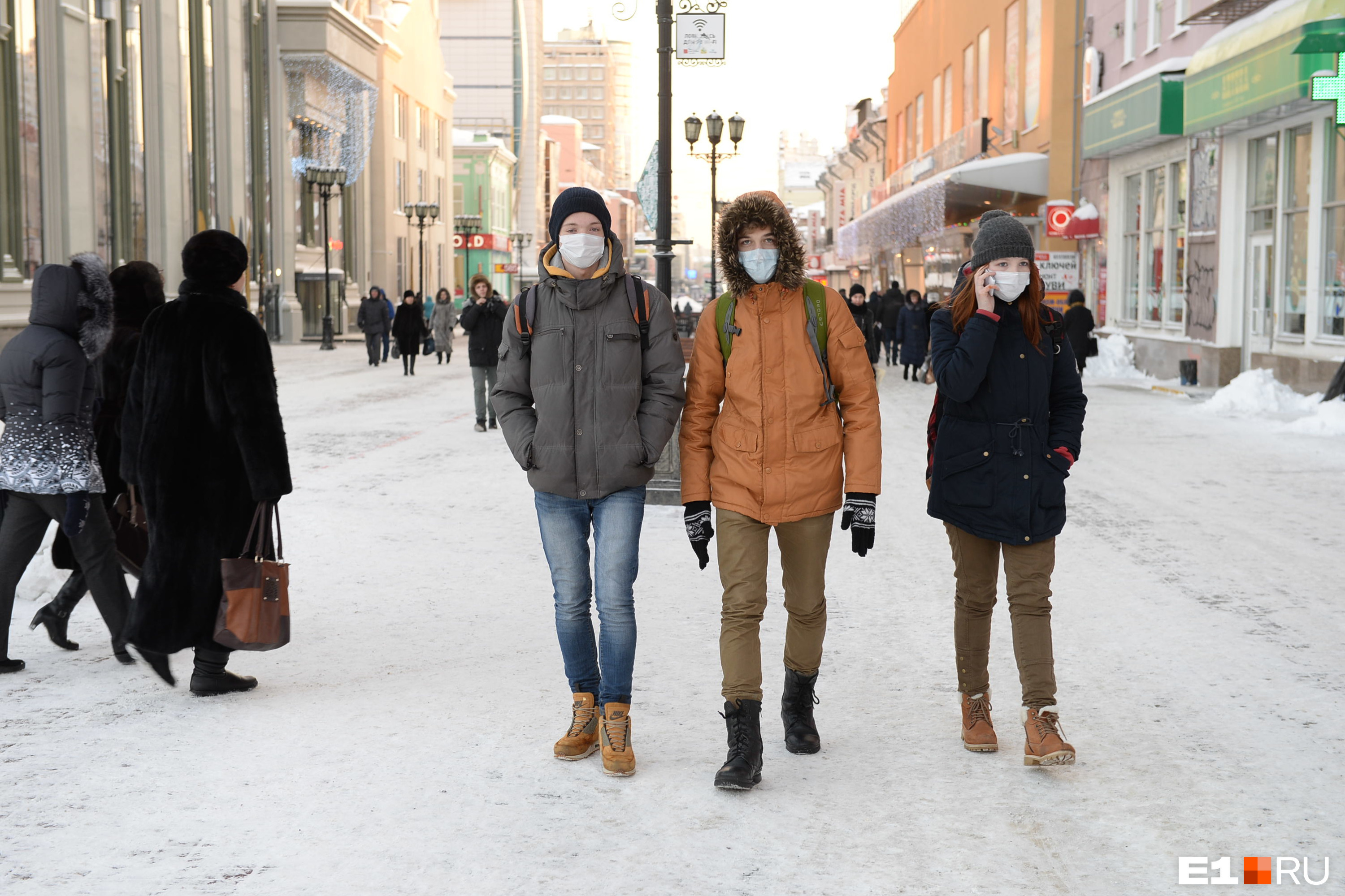 Вирус сейчас ходит в москве. Карантин в Екатеринбурге. Масочный режим в Екатеринбурге. ОРВИ В Екатеринбурге сейчас. Одеться в кризис в Екатеринбурге.