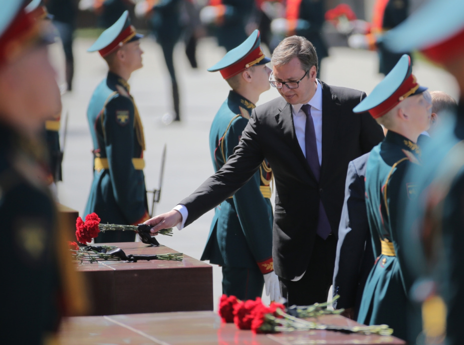 Президент Республики Сербия Александр Вучич на церемонии возложения цветов к Могиле Неизвестного Солдата в Александровском саду в Москве
