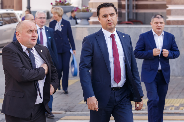 Говорят, Ренат Вагизович увлекается фотографией