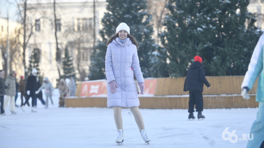 На площади 1905 года открыли главный каток города. Тест-драйв 66.RU