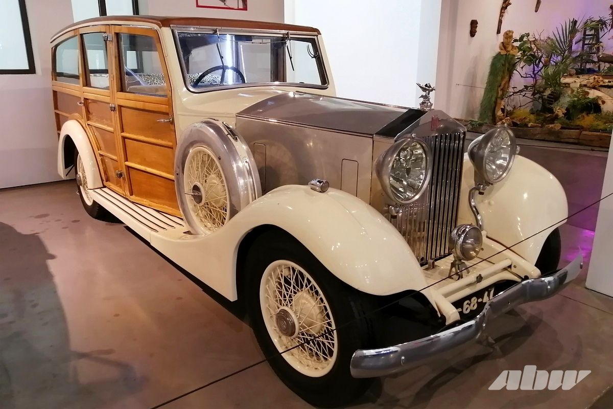 Стиль, мода и ретроавтомобили музея в испанской Малаге: часть вторая