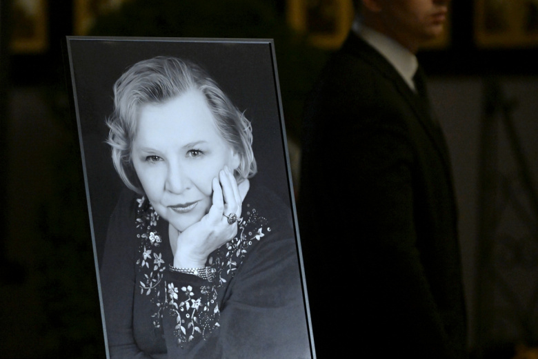 Прощание с народной артисткой РФ Ниной Гуляевой