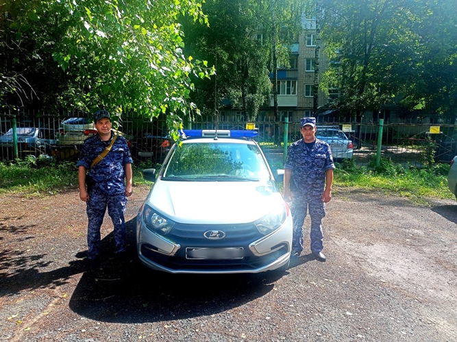 В Нижнем Новгороде росгвардейцы оказали помощь потерявшей сознание женщине