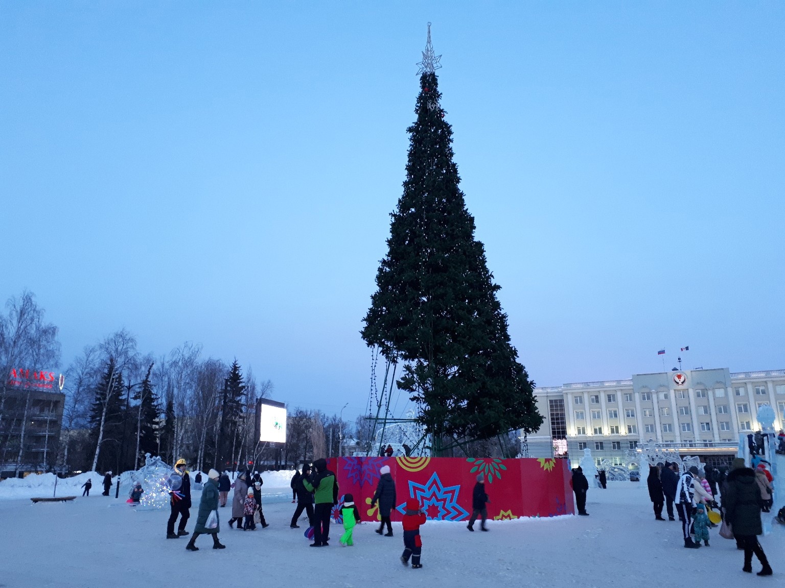 центральная площадь в ижевске