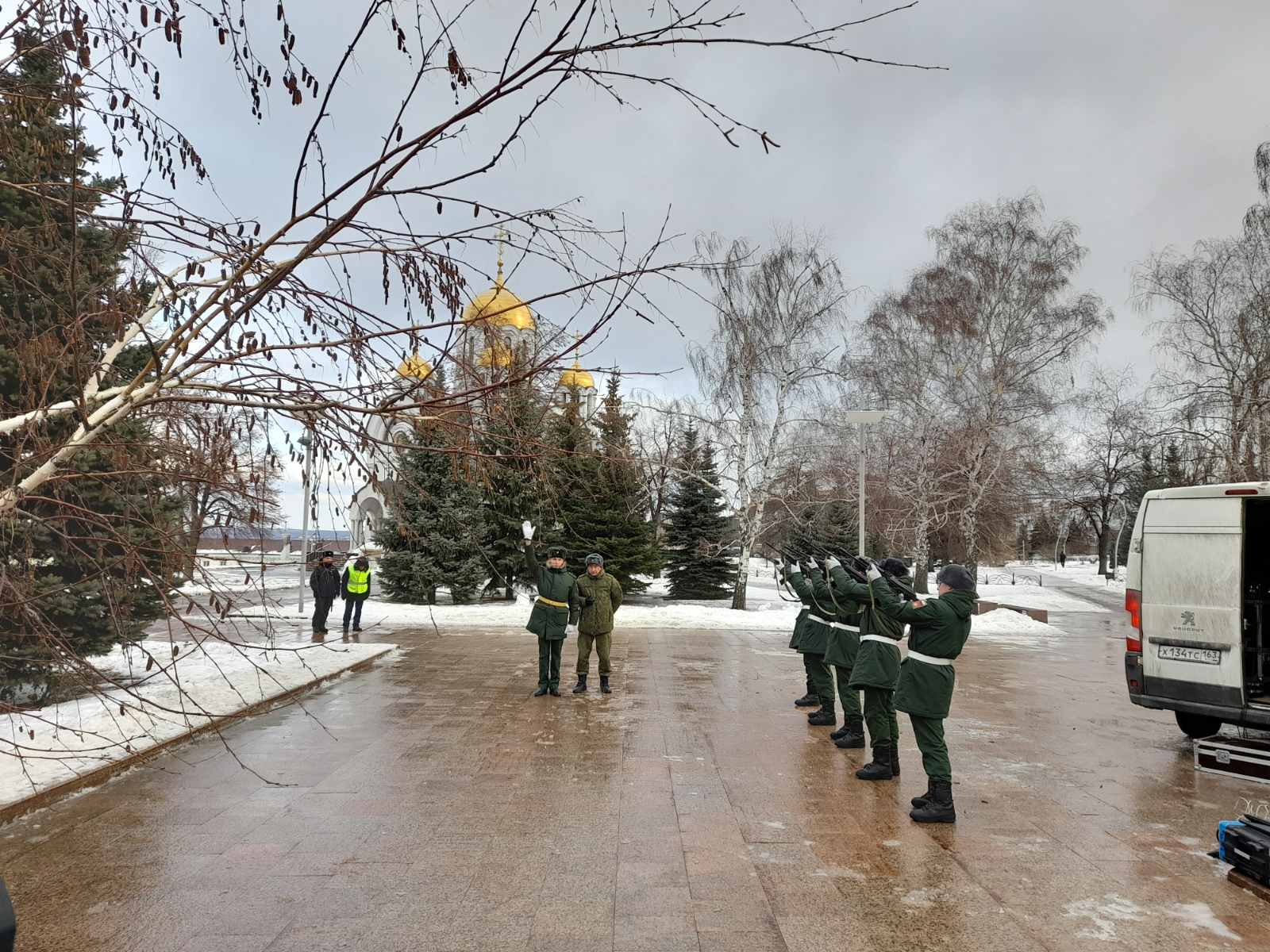 самара память погибшим. площадь славы. митинг в самаре по погибшим в макеевке. память погибшим в макеевке. макеевке военнослужащих.