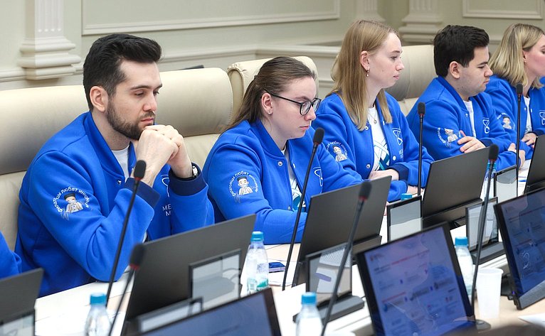 Круглый стол Комитета СФ по социальной политике «Актуальные вопросы совершенствования мер поддержки молодых специалистов, работающих в сфере здравоохранения (в рамках проекта «Всероссийская научная школа «Медицина молодая»)»