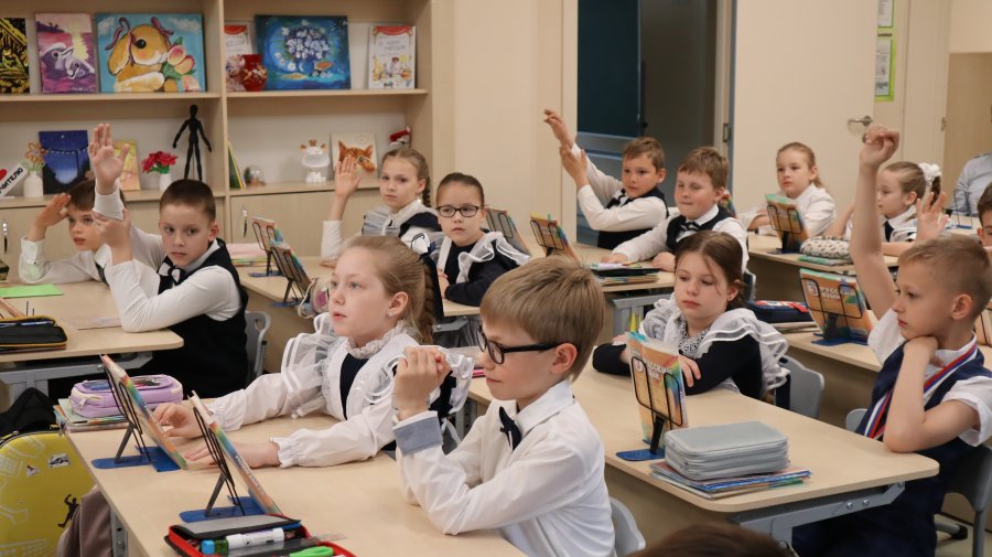 Юные севастопольцы знакомятся с миром профессий на уроках службы занятости