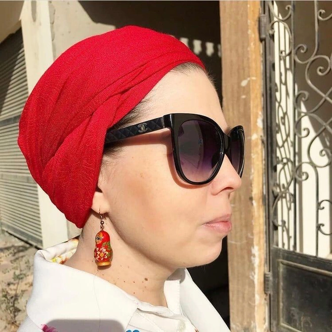 —&nbsp;Меня принимают за местную, потому что я одеваюсь как местная и говорю по-арабски. Это сказывается на отношении ко мне. Если я захожу в магазин и там будет очередь из мужчин, то, скорее всего, меня пропустят. Скажут: «Проходите, мадам, берите что надо». | Источник: Египет / Жизнь и отдых / Vk.com