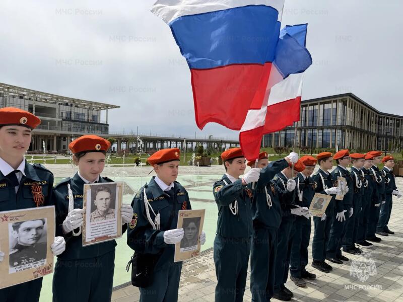 МЧС России провели парад наследников Победы в Тавриде