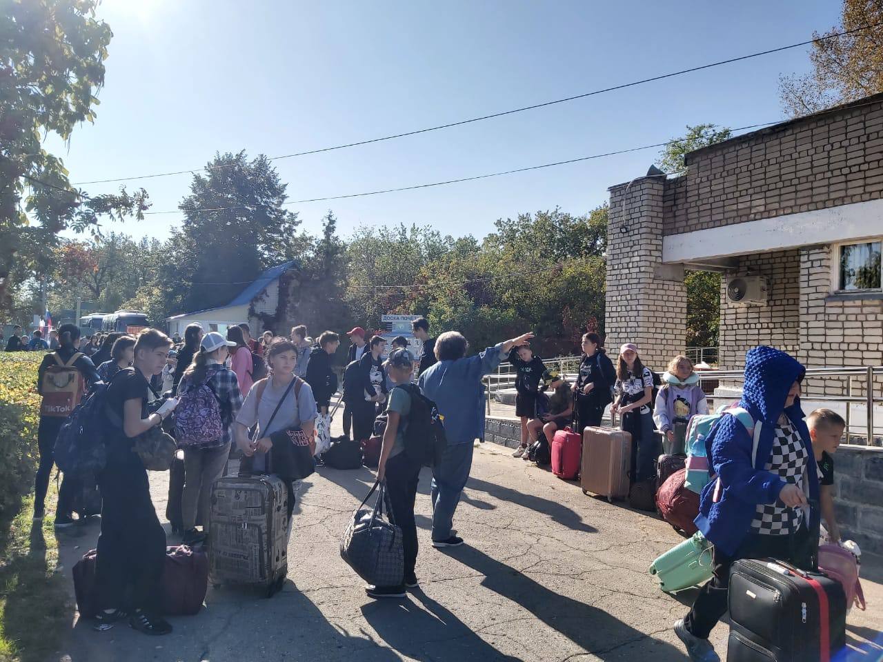 В центр «Лазурный» приехали юные гости из Донецкой Народной Республики 